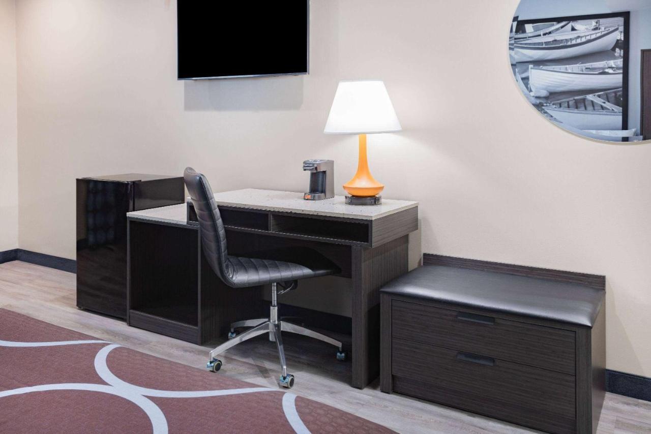 Super 8 By Wyndham Lindenhurst Luaran gambar