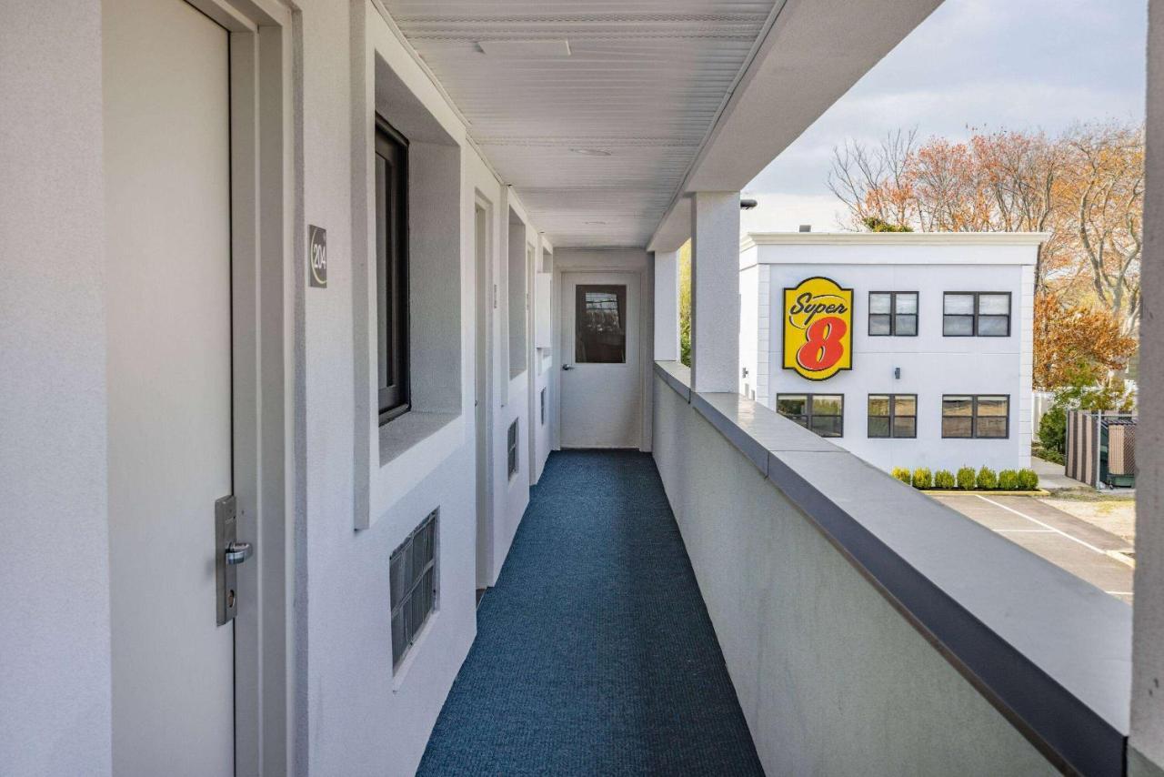 Super 8 By Wyndham Lindenhurst Luaran gambar